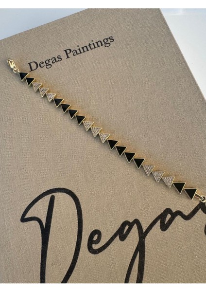 Özel Seri Zirkon Taşlı Siyah Mineli Üçgen Figür Sıralı Bileklik fiyatları