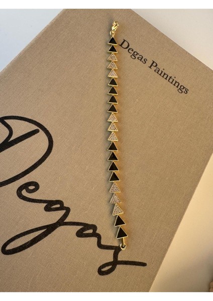 Özel Seri Zirkon Taşlı Siyah Mineli Üçgen Figür Sıralı Bileklik modelleri