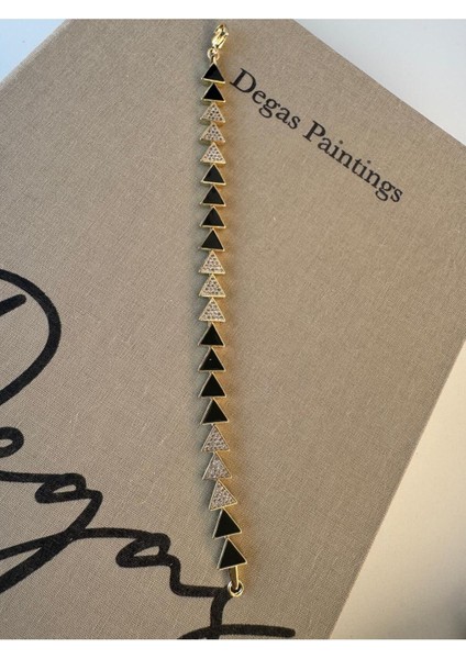 Özel Seri Zirkon Taşlı Siyah Mineli Üçgen Figür Sıralı Bileklik fırsatları