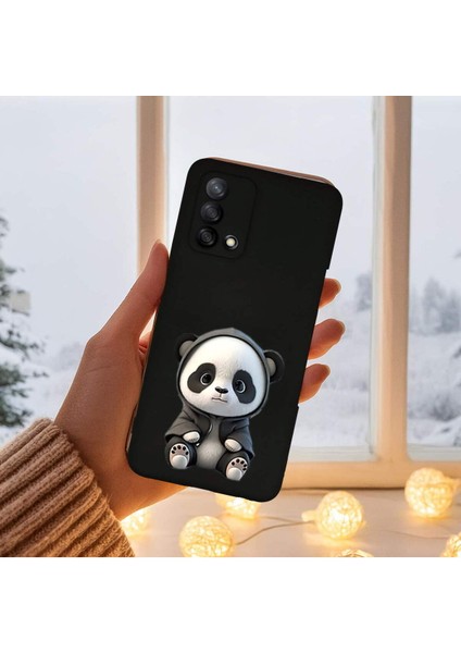 Oppo A74 ile Uyumlu Sevimli Panda (0214D) Tasarımlı Siyah Lansman Kılıf