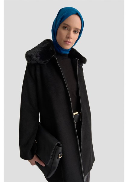 Kürk Yakalı Kaban 25KD1707 Siyah