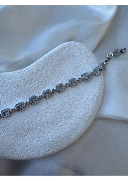 Vip Seri Pirinç Zirkon Taşlı Gümüş Renk Minimal Kare Detay Bileklik