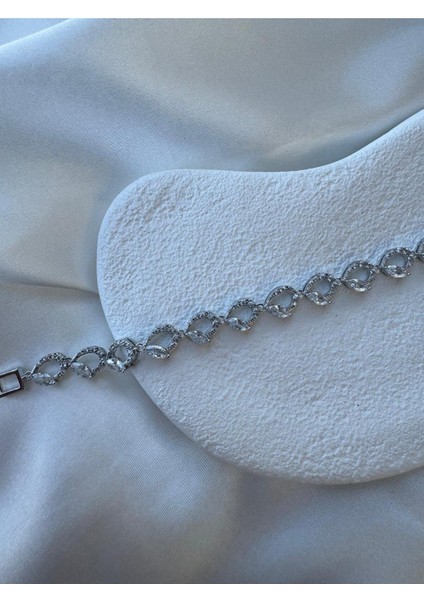 Vip Seri Pirinç Zirkon Taşlı Gümüş Renk Arpa Model Bileklik