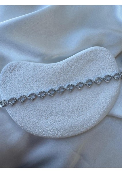 Vip Seri Pirinç Zirkon Taşlı Gümüş Renk Arpa Model Bileklik modelleri