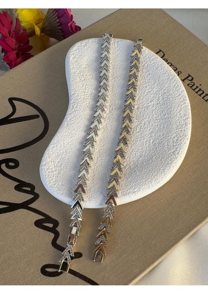 Çelik V Bileklik Çelik Kadın Taşlı Bileklik