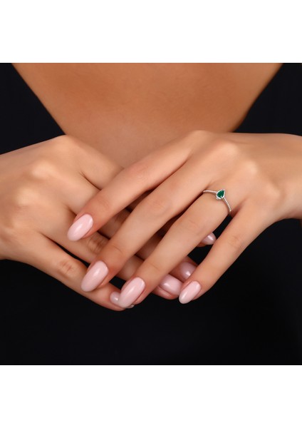 0.11 Karat Zümrüt Taşlı Pırlanta Yüzük modelleri