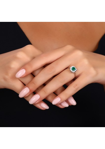 0.09 Karat Zümrüt Taşlı Pırlanta Yüzük modelleri