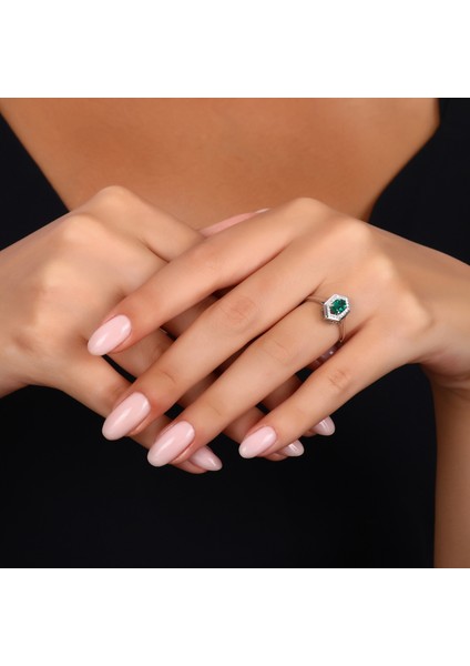 0.11 Karat Zümrüt Taşlı Pırlanta Yüzük modelleri