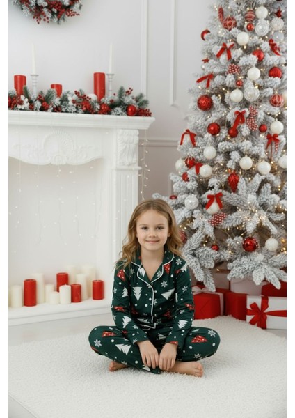 Erkek- Kız Çocuk Desenli Yumuşak Süet Kumaş Düğmeli Yılbaşı Pijama Takımı 5E-4772