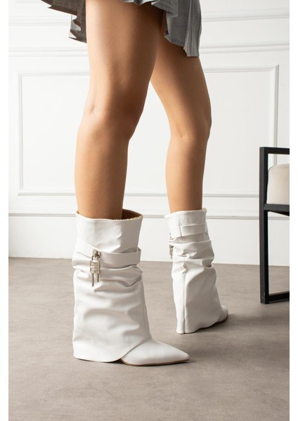 Luarda Kadın Bot Yandan Tokalı Körüklü Ince Topuklu Beyaz Deri fiyatları
