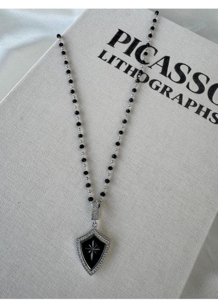 Siyah Mineli Kalkan Modeli Zirkon Taşlı Gümüş Renk Lak Kaplama Kolye