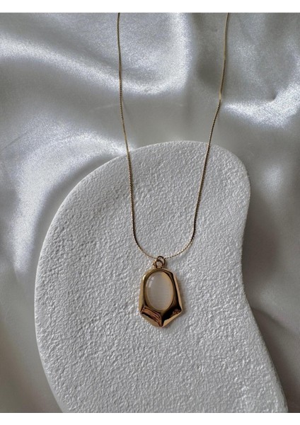 Beyaz Taş Detaylı Kolye fırsatları