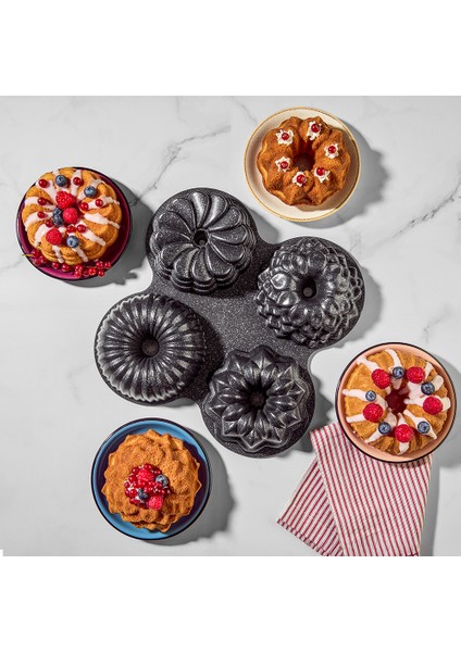 Elisa Siyah 4'lü Döküm Kek Kalıbı