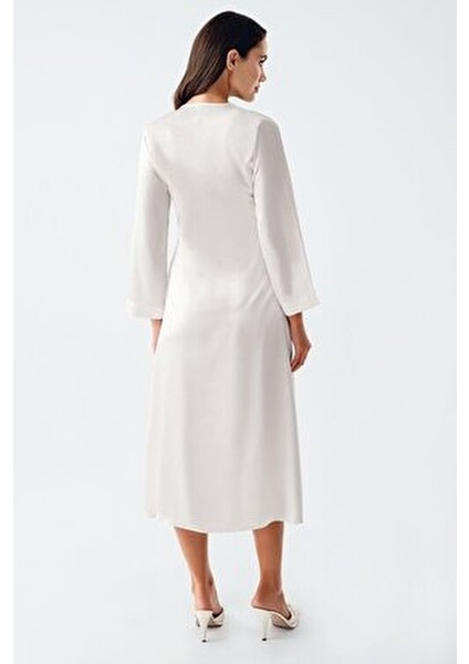 4000 Ekru Renk Saten 6lı Çeyiz Seti Kadın Askılı Tasarım ile Şıklık ve Konfor