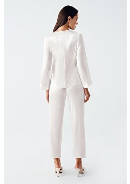 4000 Ekru Renk Saten 6lı Çeyiz Seti Kadın Askılı Tasarım ile Şıklık ve Konfor