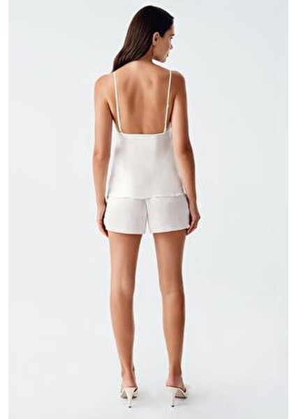 4000 Ekru Renk Saten 6lı Çeyiz Seti Kadın Askılı Tasarım ile Şıklık ve Konfor