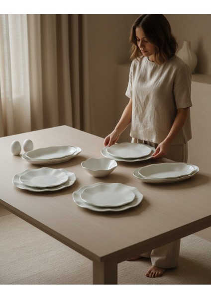 Nesrin 54 Parça Sade Bone Yemek Takımı