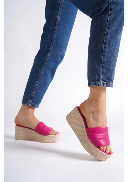 Reına Dolgu Topuklu Ortopedik Taban Hasır Görünümlü Kadın Terlik Ckt - Fuşya