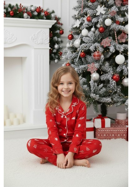 Kız Çocuk Kırmızı Desenli Yumuşak Süet Kumaş Düğmeli Yılbaşı Pijama Takımı 5E-4770 modelleri
