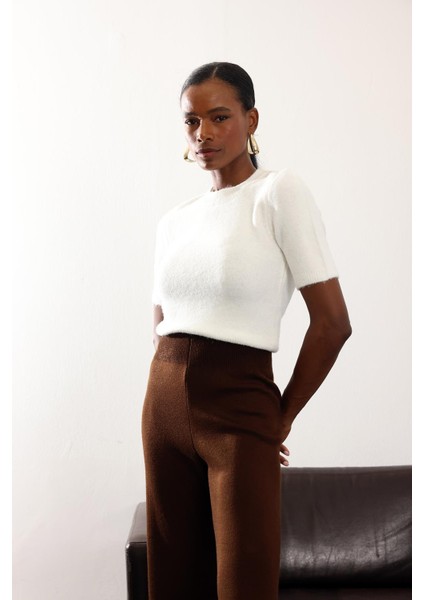 Beyaz Bisiklet Yaka Kısa Kol Triko