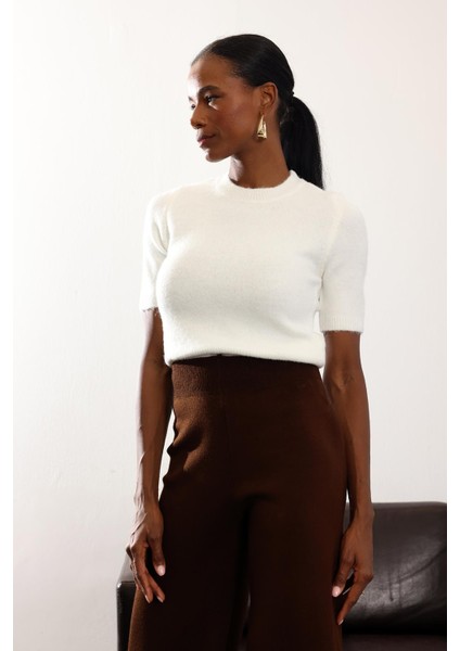 Beyaz Bisiklet Yaka Kısa Kol Triko modelleri