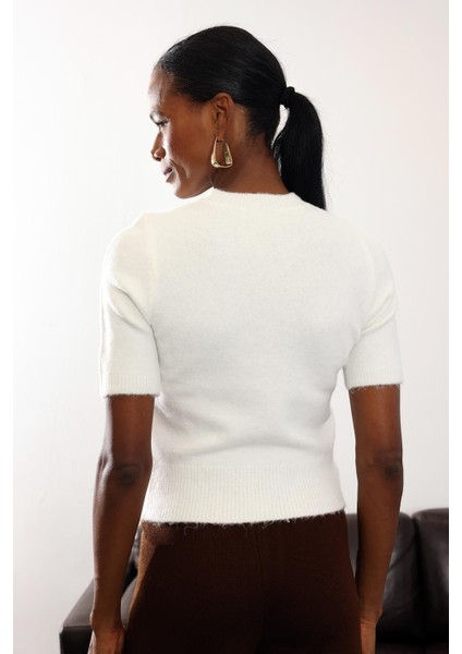 Beyaz Bisiklet Yaka Kısa Kol Triko fırsatları