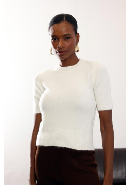 Beyaz Bisiklet Yaka Kısa Kol Triko indirimleri