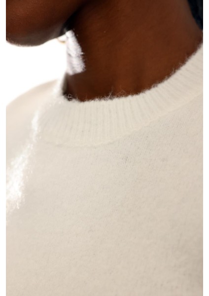 Beyaz Bisiklet Yaka Kısa Kol Triko