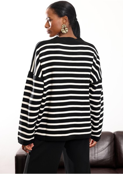 Siyah Çizgili Kazak 231100