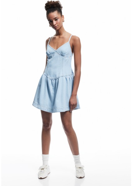 Volanlı V Yaka Çapraz Ip Askılı Mini Denim Elbise