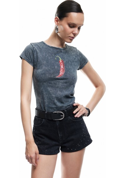 Pamuklu Kısa Kollu Bisiklet Yaka Taşlı Biber Baskılı Tişört fiyatları