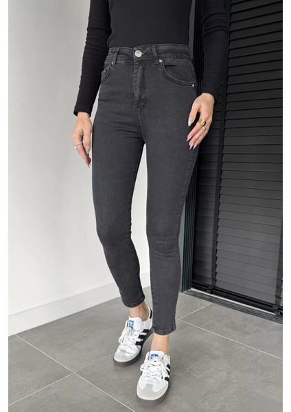 Kadın Dar Paça Yüksek Bel Jeans Pantolon P-00019162