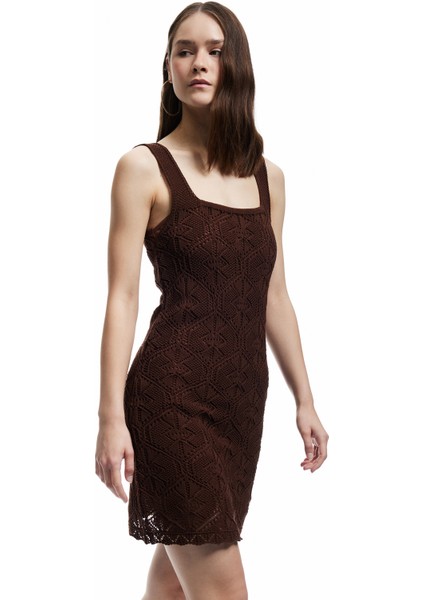 Jakarlı Bisiklet Yaka Kolsuz Mini Slim Elbise