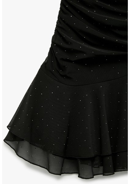 Slim Fit Tül Etek Ucu Detaylı Taşlı Straplez Mini Elbise