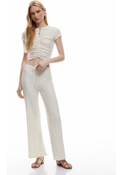 Slim Fit Kısa Kollu Boncuk Detaylı Bürümcük Kumaş Dokulu Tişört fiyatları