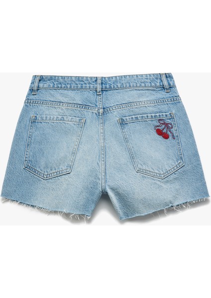 Kiraz Nakış Detaylı Kesik Paça Mini Denim Şort indirimleri