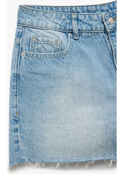 Kiraz Nakış Detaylı Kesik Paça Mini Denim Şort