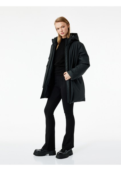 Kapüşonlu Su Itici Uzun Kollu Fermuarlı Cep Detaylı Anorak Mont