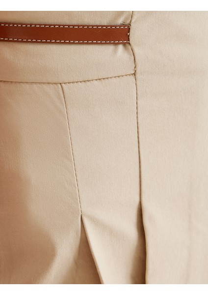 Pileli Mini Şort Etek Yarım Kemer Detaylı