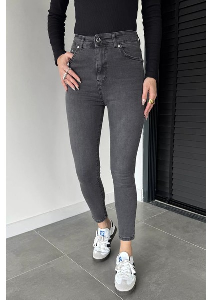 Kadın Dar Paça Yüksek Bel Jeans Pantolon P-00019162
