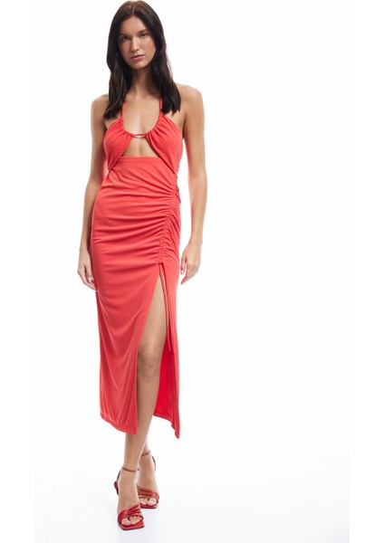 Boyundan Bağlama Detaylı Drapeli Yırtmaçlı Straplez Midi Elbise fiyatları