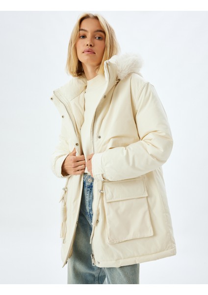 Oversize Mont Suni Kürk Detaylı Kapaklı Cepli