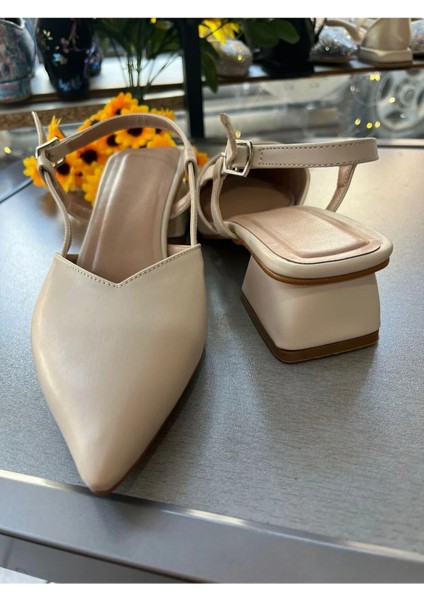 4 cm Kalın Topuk Sivri Burun 2025 Model Arkası Açık Topuklu Ayakkabı Klasik Model Zamansız Şıklık fırsatları