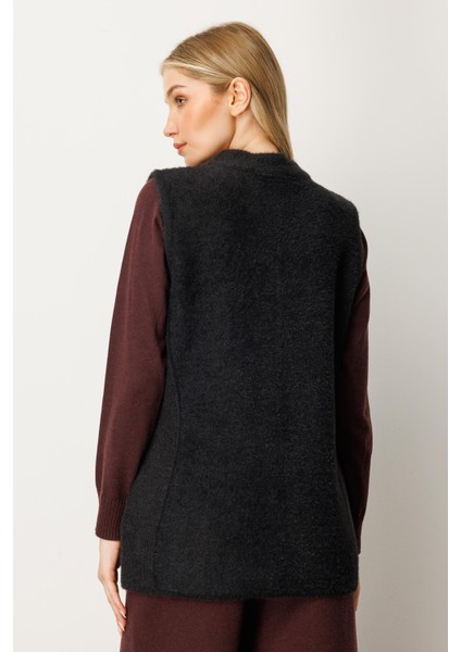 Kadın Yılan Desen Triko Yelek Siyah-Füme 20196 fırsatları