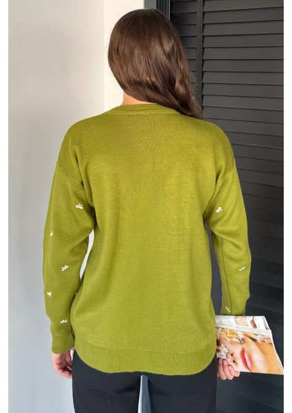 Kadın Fiyonk Nakışlı Triko Hırka P-00018424 fırsatları