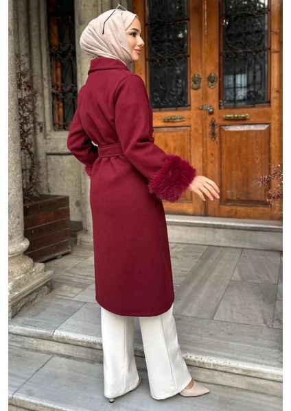 Bel Kuşaklı Kol Ucu Peluş Detaylı Tesettür Kaşe Kaban P-00019056 fırsatları