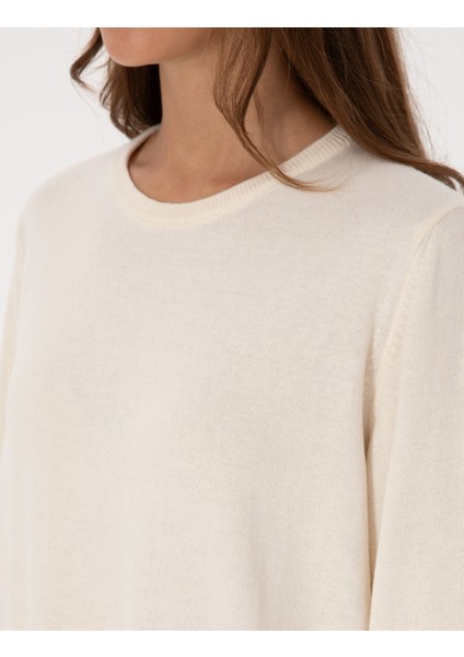 Kadın Ekru Comfort Fit Bisiklet Yaka Basic Kazak 50316393-VR019