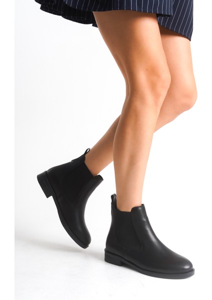 Siyah Deri Kısa Kadın Bot Lastikli Kalın Tabanlı Su Geçirmez Pery
