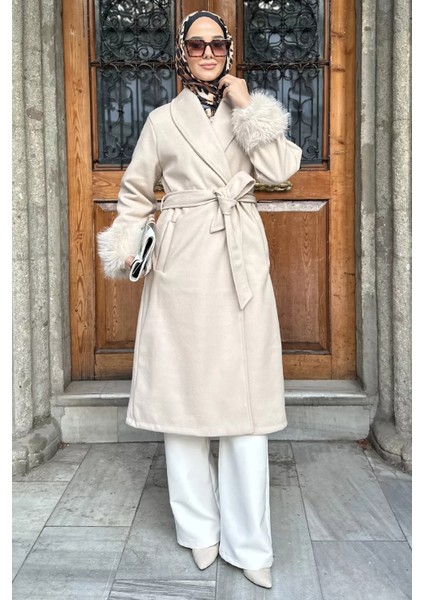 Bel Kuşaklı Kol Ucu Peluş Detaylı Tesettür Kaşe Kaban P-00019056 fiyatları