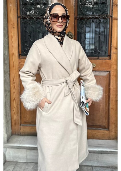 Bel Kuşaklı Kol Ucu Peluş Detaylı Tesettür Kaşe Kaban P-00019056 modelleri